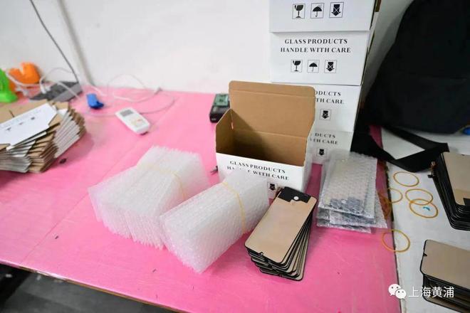 黃浦警方嚴打制售假冒手機電池，同步關注手機軟件技術開發與銷售的合規監管